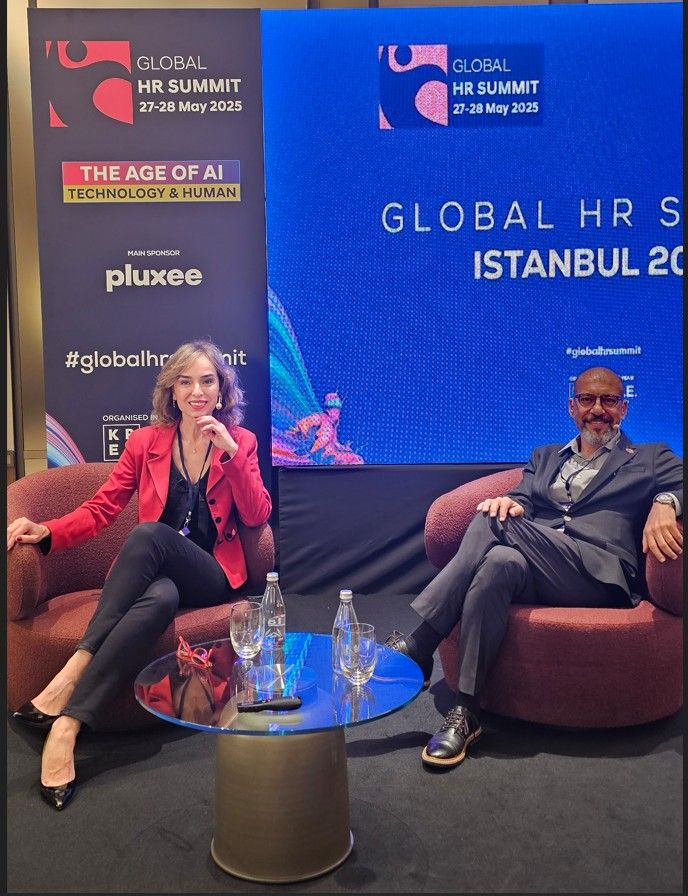 Global HR Summit oturumundan bir kare: Ebru Şinik
